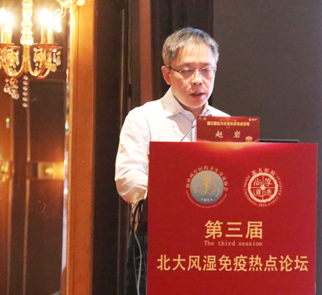 图:我院名誉院长黄慈波教授及众多专家学者们做学术专题报告4.jpg